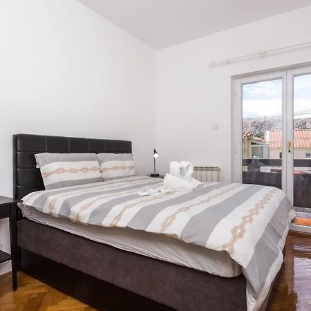 Apartments Bernardeta 2 Baska  Bagian luar foto