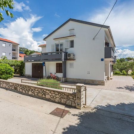 Apartments Bernardeta 2 Baska  Bagian luar foto