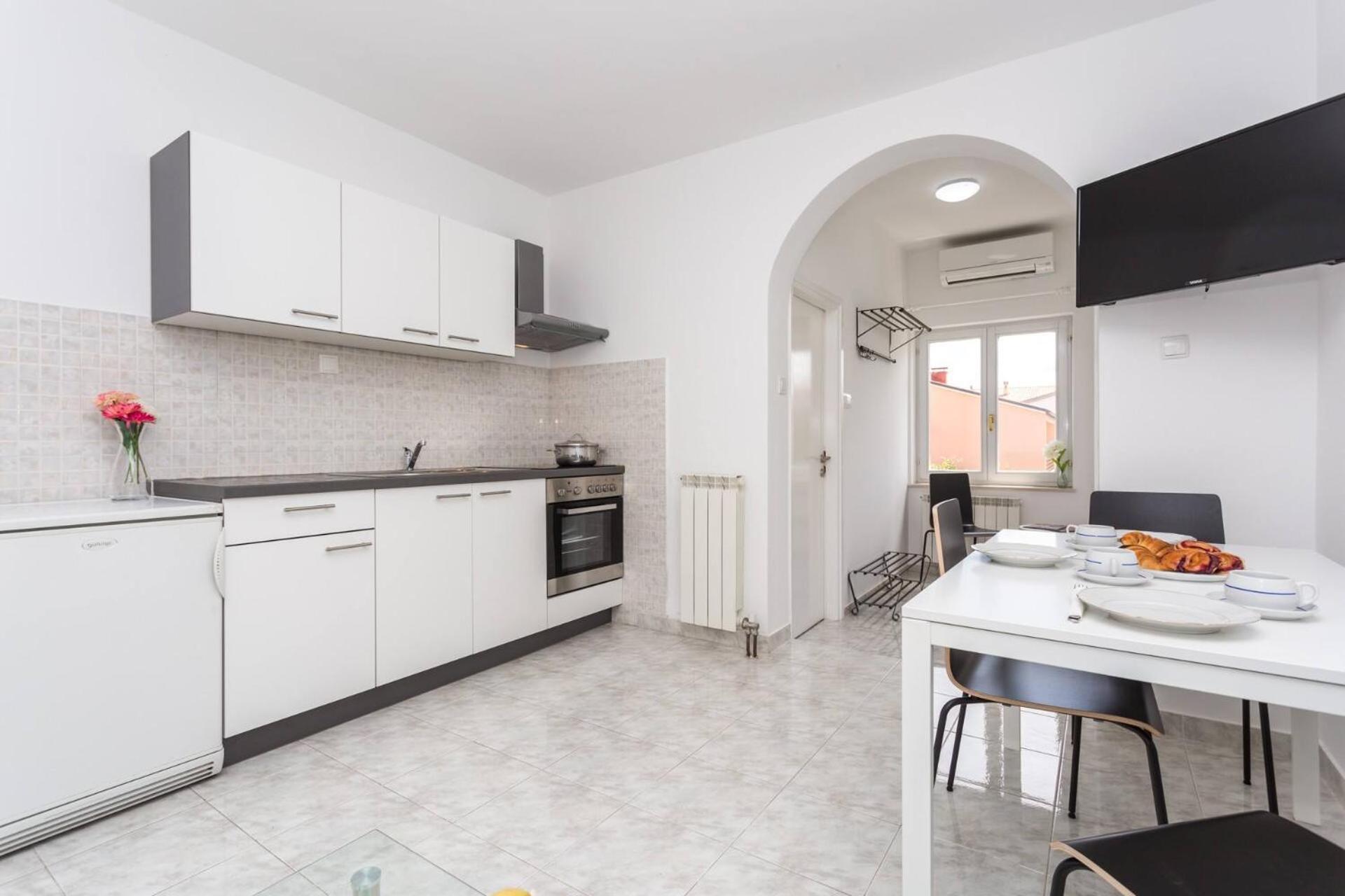 Apartments Bernardeta 2 Baska  Bagian luar foto