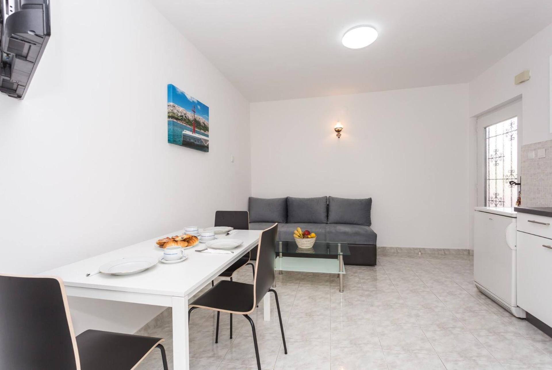 Apartments Bernardeta 2 Baska  Bagian luar foto