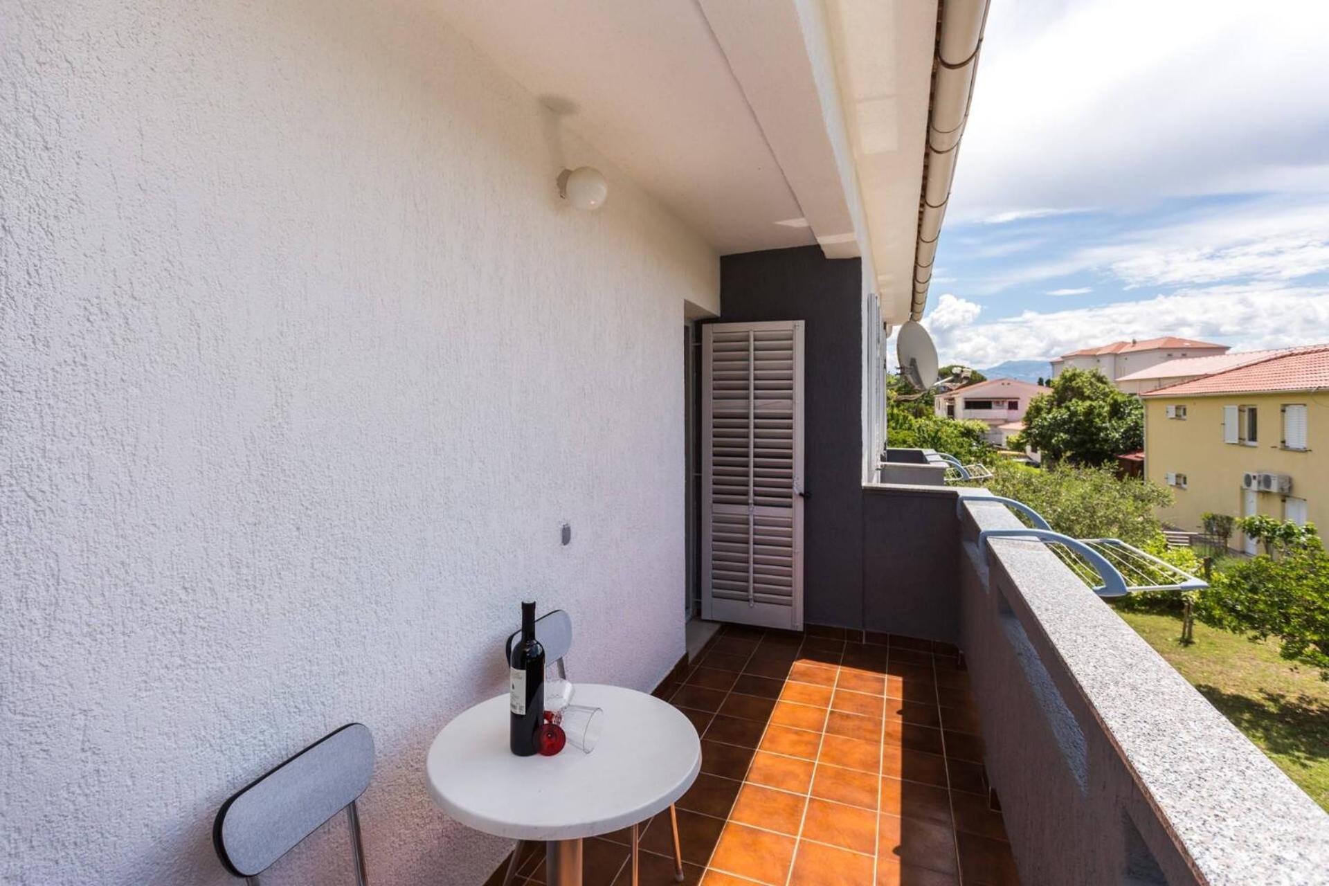 Apartments Bernardeta 2 Baska  Bagian luar foto